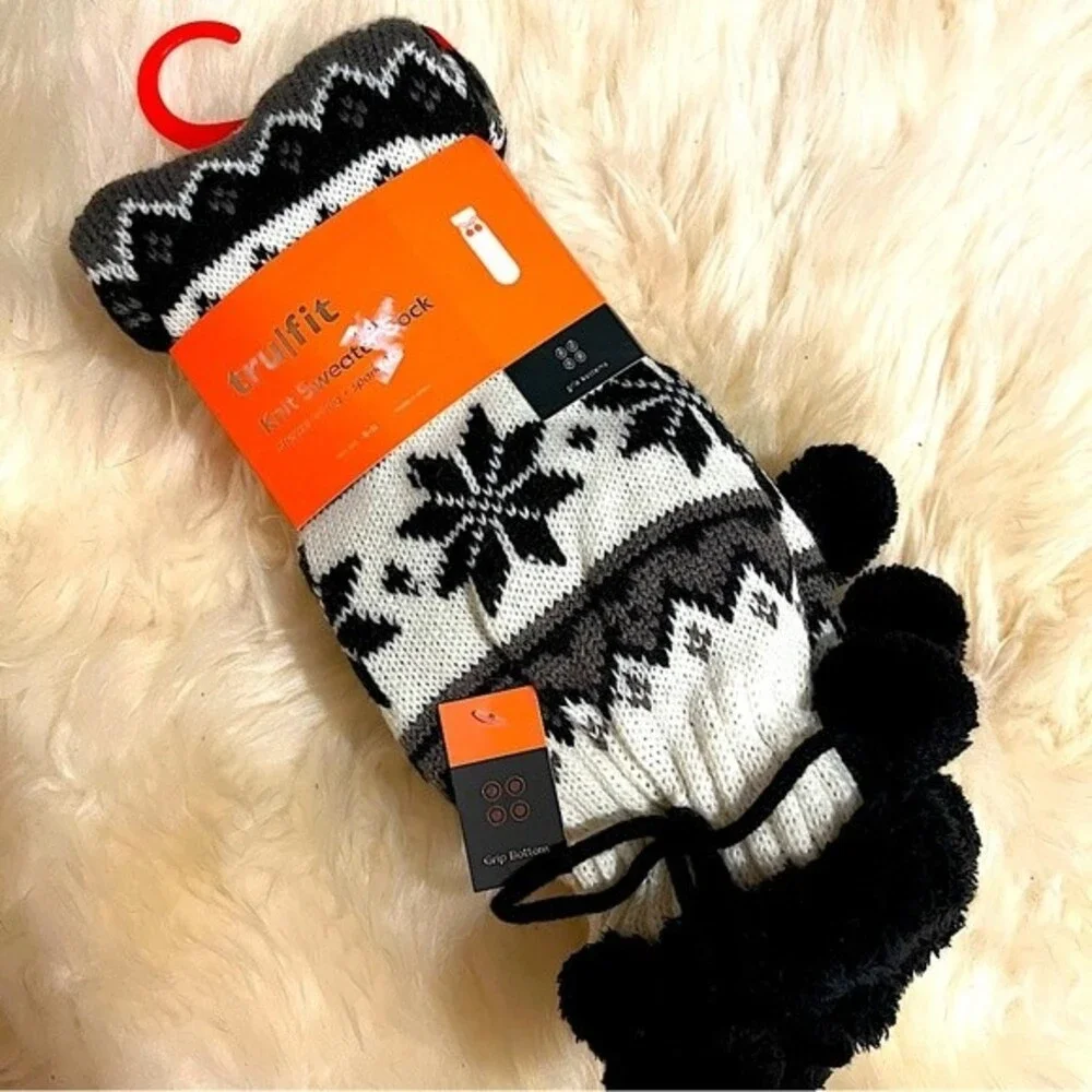 NWT Tru Fit Black & White Knit Sweater Sock Sherpa Lining Grip Bottom